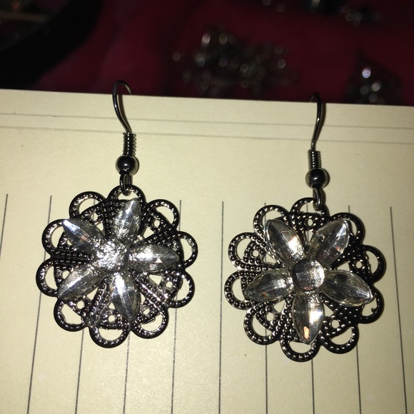 Black & crystal earrings NWT - Picture 2 of 5